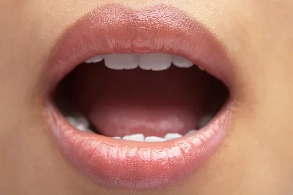 Un extraño sabor en los labios de mi novia!